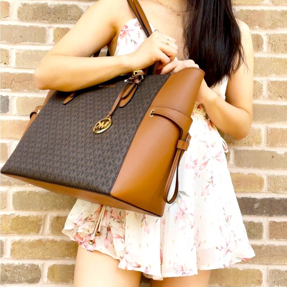 Michael Kors Gilly Large Jet set Drawstring Top Zip Tote Brown Monogram - Picture 3 of 15